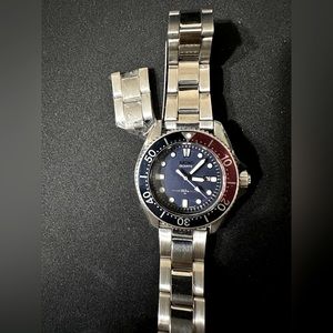 Seiko woman diver quartz watch.